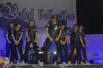 Colegiul „Spiru Haret” și-a ales cei mai frumoși boboci într-un spectacol de muzică, dans și umor de calitate