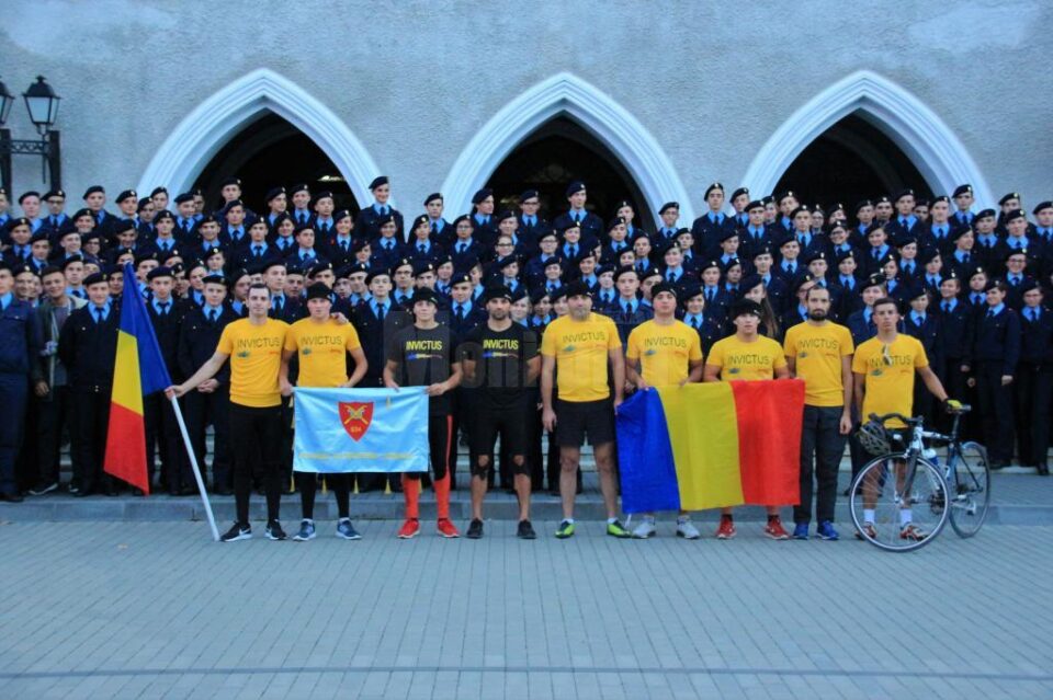 Ștafeta Veteranilor” care a pornit de la Iași și a trecut prin Piatra Neamț, a ajuns la Colegiul Militar Câmpulung Moldovenesc FOTO Laurențiu Sbiera
