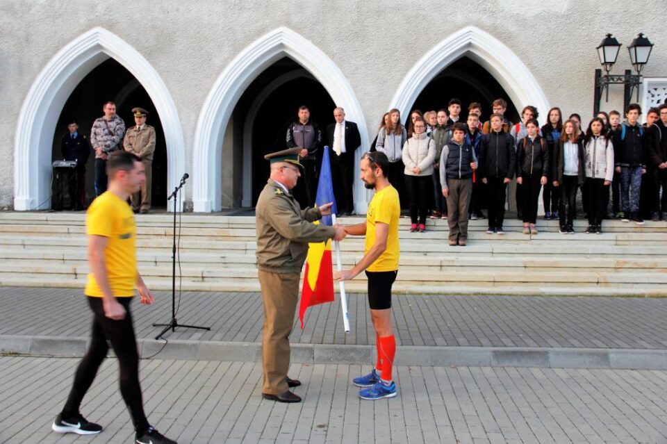 Ștafeta Veteranilor” care a pornit de la Iași și a trecut prin Piatra Neamț, a ajuns la Colegiul Militar Câmpulung Moldovenesc FOTO Laurențiu Sbiera