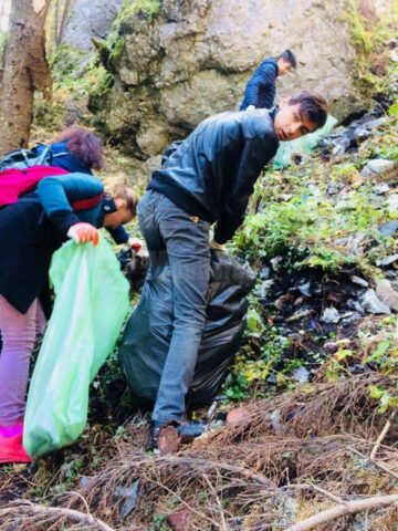 Peste 12.000 de voluntari la acțiunea de curățenie „Let's Do It Suceava”