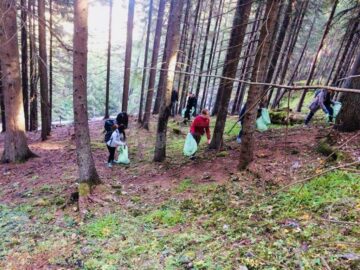 Peste 12.000 de voluntari la acțiunea de curățenie „Let's Do It Suceava”