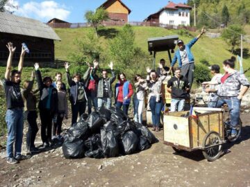 Peste 12.000 de voluntari la acțiunea de curățenie „Let's Do It Suceava”