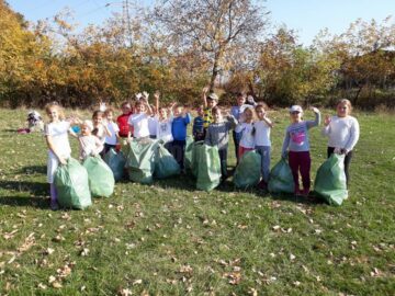Peste 12.000 de voluntari la acțiunea de curățenie „Let's Do It Suceava”