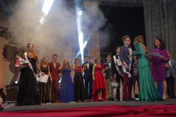 Colegiul „Spiru Haret” și-a ales cei mai frumoși boboci într-un spectacol de muzică, dans și umor de calitate