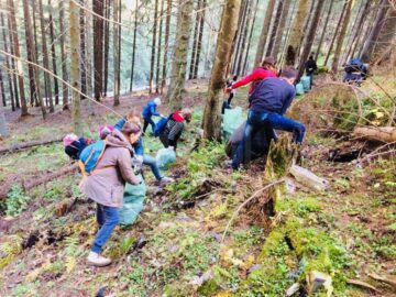 Peste 12.000 de voluntari la acțiunea de curățenie „Let's Do It Suceava”