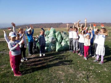 Peste 12.000 de voluntari la acțiunea de curățenie „Let's Do It Suceava”