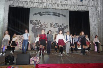 Colegiul „Spiru Haret” și-a ales cei mai frumoși boboci într-un spectacol de muzică, dans și umor de calitate