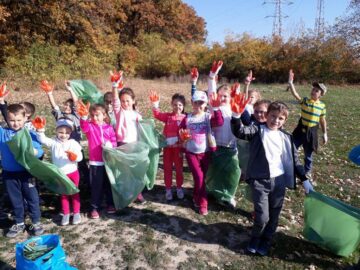 Peste 12.000 de voluntari la acțiunea de curățenie „Let's Do It Suceava”
