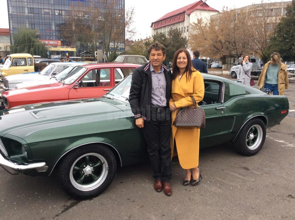 „Retro Parada Toamnei” de la Rădăuți a atras câteva mii de rădăuțeni