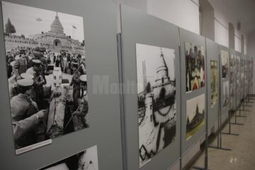 Expoziția cuprinde imagini care surprind manifestările solemne organizate în 1923 pentru desemnarea Mormântului eroului necunoscut