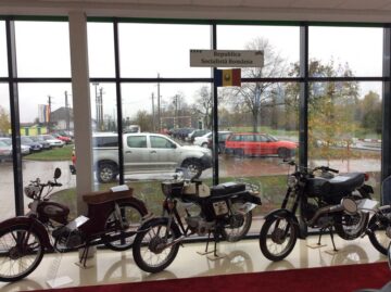 Pavilion cu motoare fabricate în RSR