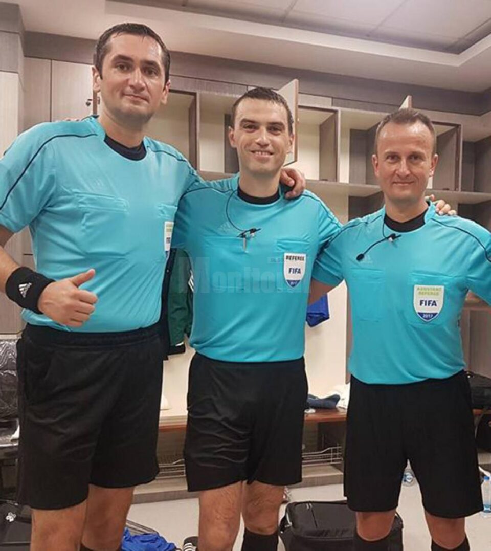 Hațegan, Șovre și Gheorghe vor arbitra clasicul Brazilia - Anglia din semifinalele Mondialelor de juniori Hațegan, Șovre și Gheorghe vor arbitra clasicul Brazilia - Anglia din semifinalele Mondialelor de juniori