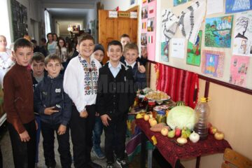 „Cămara bunicii”, un eveniment-sărbătoare la Școala Gimnazială „Mihai Eminescu” Bănești
