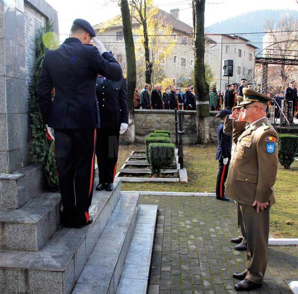 Elevii militari câmpulungeni au sărbătorit Ziua Armatei Române