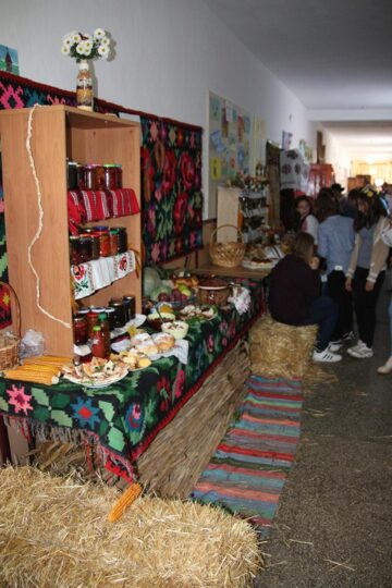 „Cămara bunicii”, un eveniment-sărbătoare la Școala Gimnazială „Mihai Eminescu” Bănești