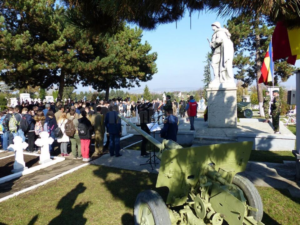 Ziua Armatei Române a fost sărbătorită la Monumentul Ostașului Român din Cimitirul Pacea Ziua Armatei Române a fost sărbătorită la Monumentul Ostașului Român din Cimitirul Pacea
