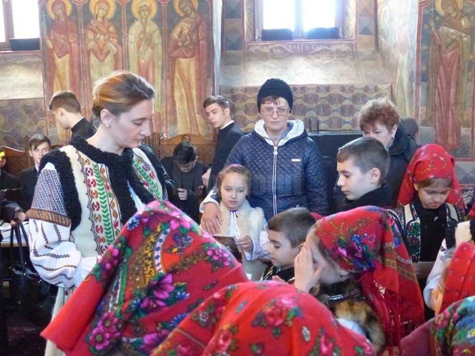 Să nu le facem mereu observație copiilor noștri, ci să le oferim exemplul cel bun prin noi înșine Să nu le facem mereu observație copiilor noștri, ci să le oferim exemplul cel bun prin noi înșine