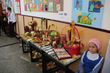 „Cămara bunicii”, un eveniment-sărbătoare la Școala Gimnazială „Mihai Eminescu” Bănești