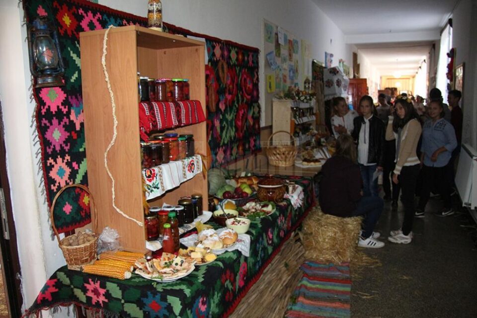 „Cămara bunicii”, la Școala Gimnazială „Mihai Eminescu” Bănești