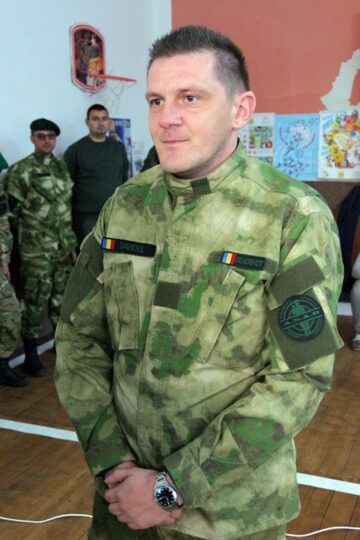 Expoziție inedită de arme și dotări militare, la școlile din Mitocu Dragomirnei și Poiana, Zvoriștea