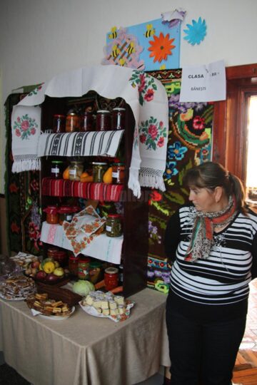 „Cămara bunicii”, un eveniment-sărbătoare la Școala Gimnazială „Mihai Eminescu” Bănești