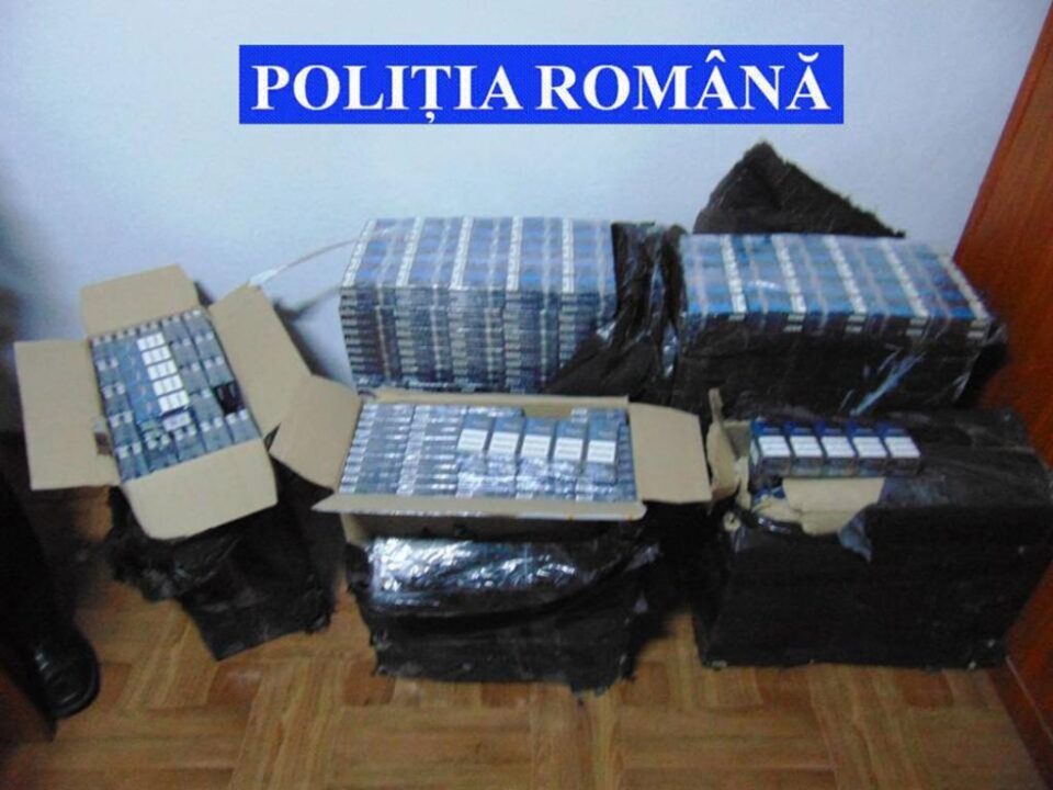 Autoturism cu țigări de contrabandă, interceptat la Pojorâta