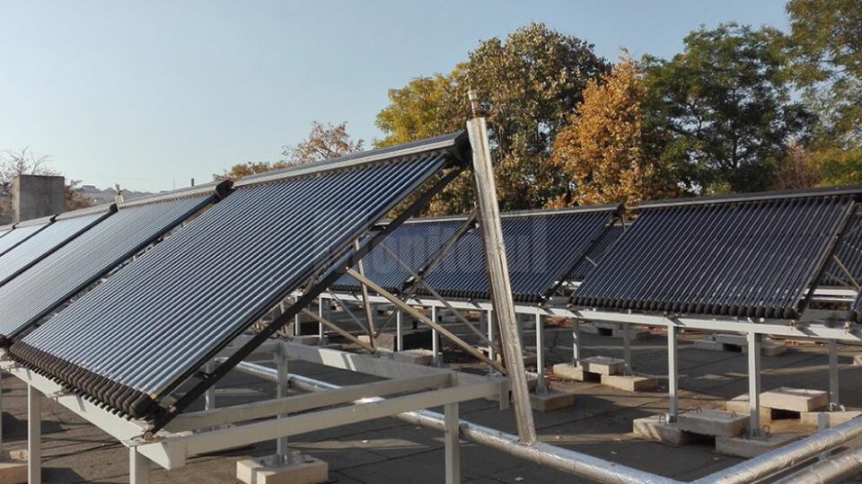Sistem de panouri solare la Vaslui