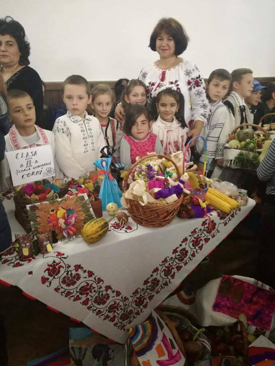 Elevii și profesorii din Liteni au pregătit „Târgul de toamnă”