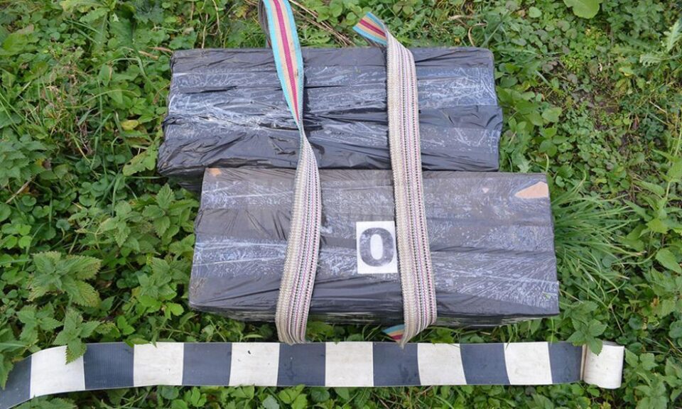 În urma inventarierii, polițiștii au descoperit în colete un număr de 3.000 de pachete cu țigări de contrabandă În urma inventarierii, polițiștii au descoperit în colete un număr de 3.000 de pachete cu țigări de contrabandă