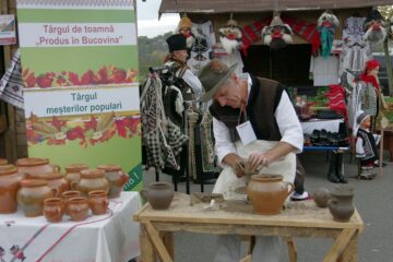 Produse tradiționale din Bucovina și Ardeal, la Târgul de Toamnă de pe esplanada Iulius Mall Suceava