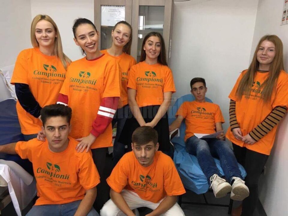Donatori din clasele a XII-a de la Colegiul „Andronic Motrescu”