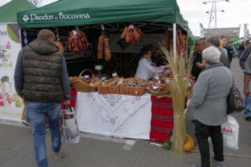 Produse tradiționale din Bucovina și Ardeal, la Târgul de Toamnă de pe esplanada Iulius Mall Suceava