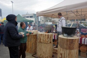 Produse tradiționale din Bucovina și Ardeal, la Târgul de Toamnă de pe esplanada Iulius Mall Suceava