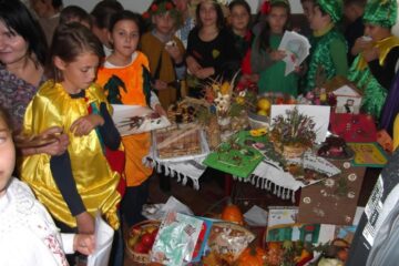 Elevii și profesorii din Liteni au pregătit „Târgul de toamnă”