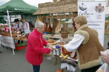 Produse tradiționale din Bucovina și Ardeal, la Târgul de Toamnă de pe esplanada Iulius Mall Suceava