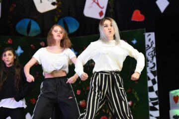 Colegiul Național „Petru Rareș” și-a celebrat bobocii în Țara Minunilor