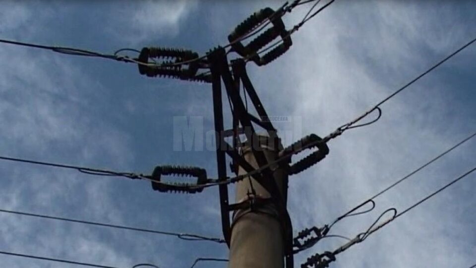 Vântul puternic face probleme în zona de munte Vântul puternic face probleme în zona de munte