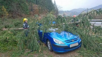 Vijelia de ieri a afectat circulația rutieră în zona de munte și a lăsat localități fără curent electric