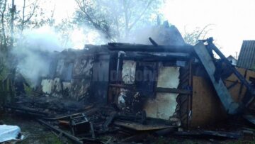 Bătrân de 80 de ani găsit carbonizat în casa care a ars