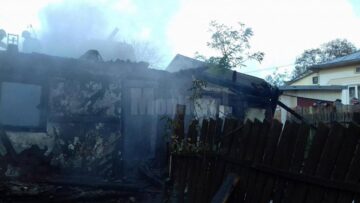 Bătrân de 80 de ani găsit carbonizat în casa care a ars