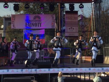 Ansamblul „Florile Bucovinei”, evoluții de excepție la un festival internațional din Slovacia
