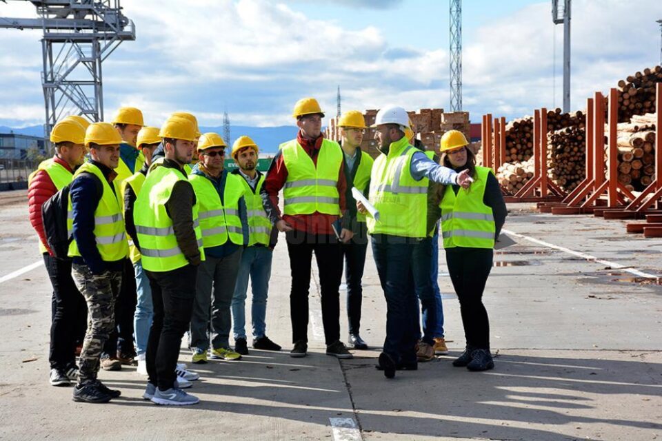 Șase studenți suceveni vor beneficia de burse Holzindustrie Schweighofer, în anul universitar 2017-2018