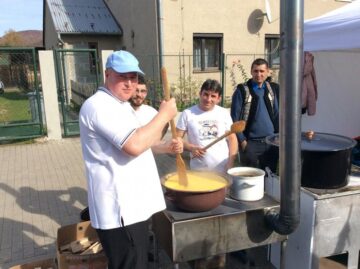 Ansamblul „Florile Bucovinei”, evoluții de excepție la un festival internațional din Slovacia