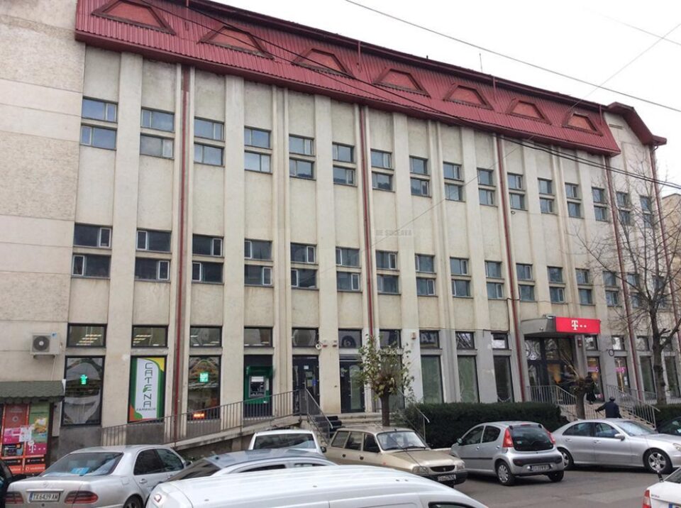 Un metru pătrat de teren lângă clădirea în care a funcționat Poșta Română a fost oferit pentru o perioadă de 49 de ani pentru modica sumă de 2,6 lei/lună Un metru pătrat de teren lângă clădirea în care a funcționat Poșta Română a fost oferit pentru o perioadă de 49 de ani pentru modica sumă de 2,6 lei/lună