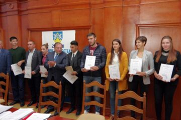 Șase sportivi medaliați cu aur la campionatele mondiale și europene au fost premiați de Consiliul Județean