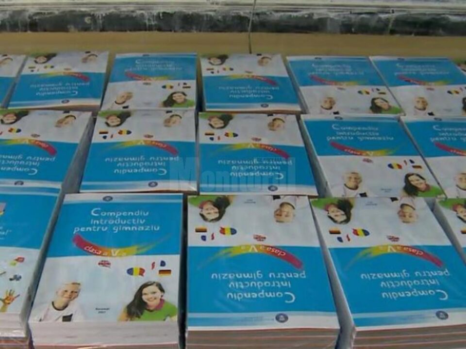 Compendiul școlar de la clasa a V-a iese din uz, însă manualele nu au ajuns încă la elevi