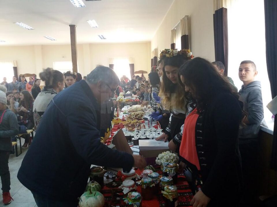 Festivalul ,,Sărbătorim toamna”, organizat de Liceului „Nicanor Moroșan” din Pârteștii de Jos