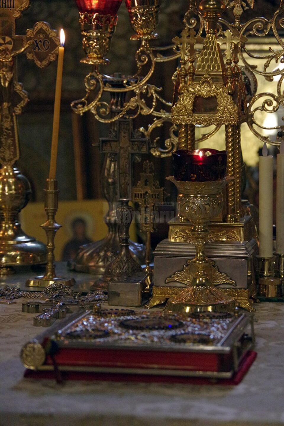 Prin puterea Crucii faptele și credința noastră capătă sens Prin puterea Crucii faptele și credința noastră capătă sens