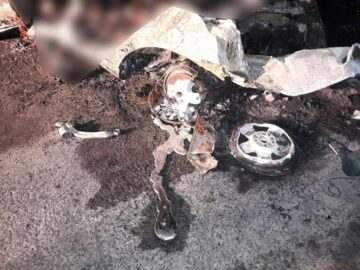 Din mașină a rămas un morman de fiare contorsionate, parte dintre ele topite sau afectate de temperatura extrem de mare degajată în timpul incendiului Mătușa și bunica fraților Paraliuc sunt frânte de durere