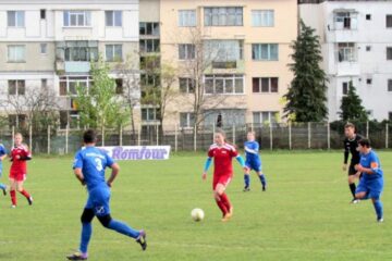 Fetele de la CN Nicu Gane au câștigat clar disputa cu CF Onești. Foto cronicadefalticeni.ro
